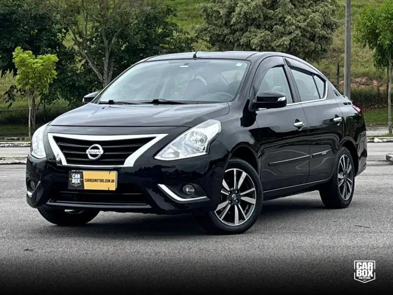 Versa Sedan - Foto