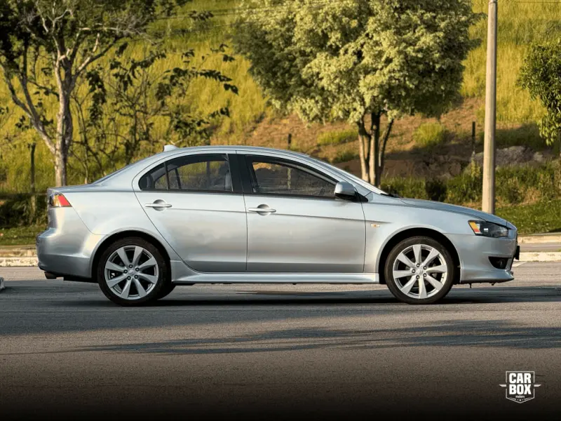 Lancer - Foto