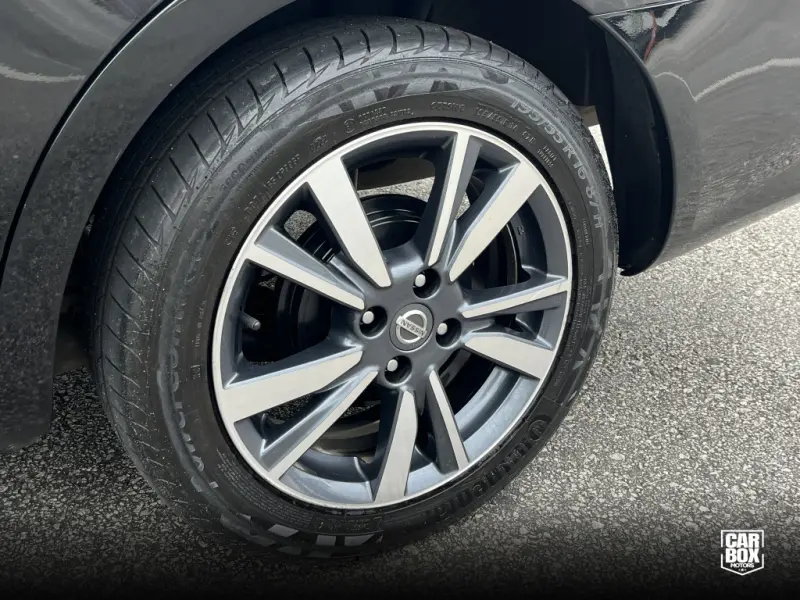 Versa Sedan - Foto
